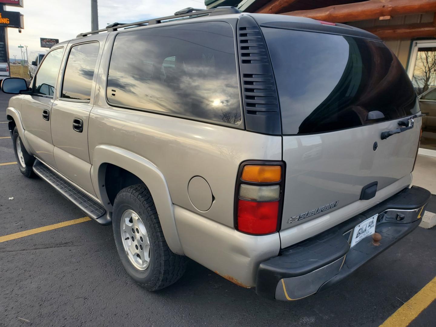 2006 Pewter Chevrolet Suburban LS (3GNFK16ZX6G) with an 5.3L V8 Vortec SFI Flex Fuel engine, 4-Speed Automatic transmission, located at 1600 E Hwy 44, Rapid City, SD, 57703, (605) 716-7878, 44.070232, -103.171410 - Photo#5